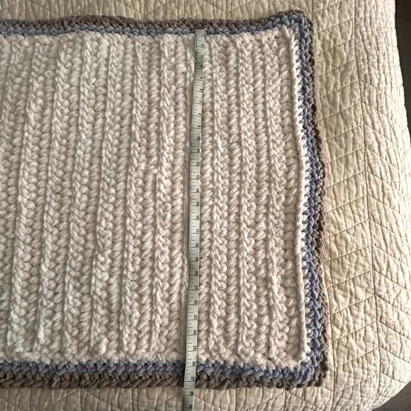 Baby Boy Handmade Neutral Minimalist Cottage Babyshower Chuncky Blanket - Picture 10 of 13